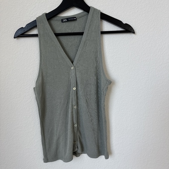 Zara Women's Ribbed Button-Up Sage Green Tee's - Picture 1 of 3